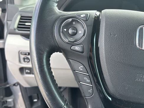 Used 2017 Honda Pilot Touring image 11