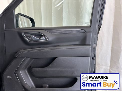 Used 2022 GMC Yukon XL SLT w/ SLT Premium Package image 18