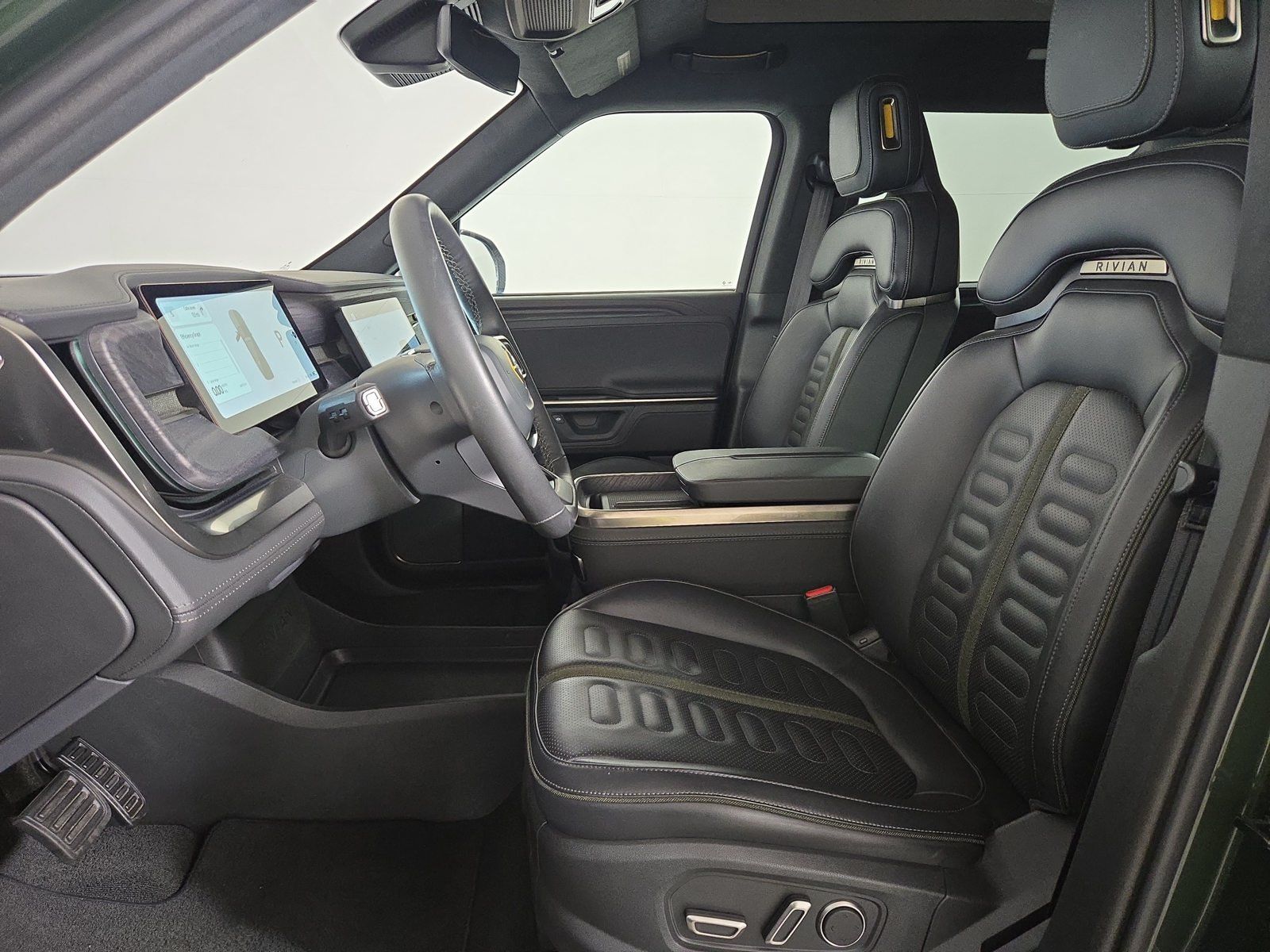 Used 2025 Rivian R1S Adventure Dual AWD/4WD image 20