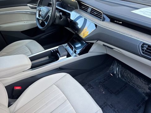Used 2024 Audi Q8 e-tron Premium Plus w/ Premium Plus Package AWD/4WD image 21
