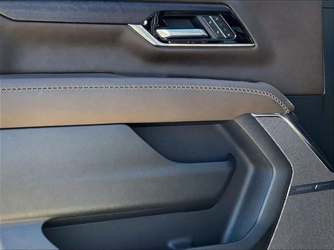 Used 2025 GMC Yukon XL Denali Ultimate w/ LPO, Floor Liner Package image 18