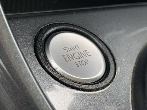 Used 2018 Volkswagen Beetle 2.0T SE FWD image 28