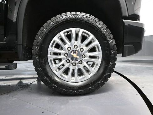 Used 2022 Chevrolet Silverado 2500 High Country w/ Z71 Off-Road Package image 17