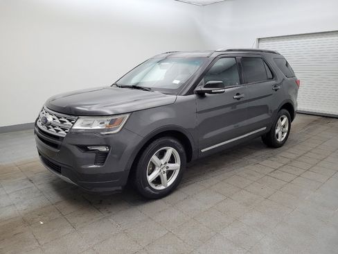 Used 2018 Ford Explorer XLT w/ Equipment Group 202A image 2
