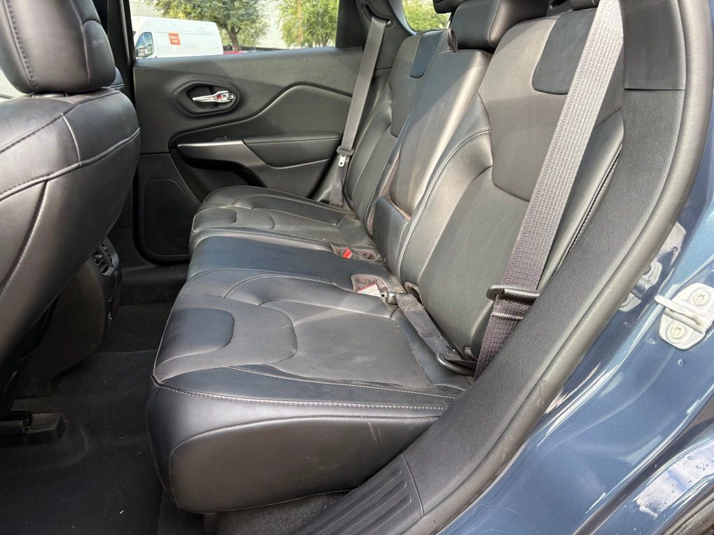 Certified 2022 Jeep Cherokee Latitude Lux w/ Sun & Sound Group FWD image 11
