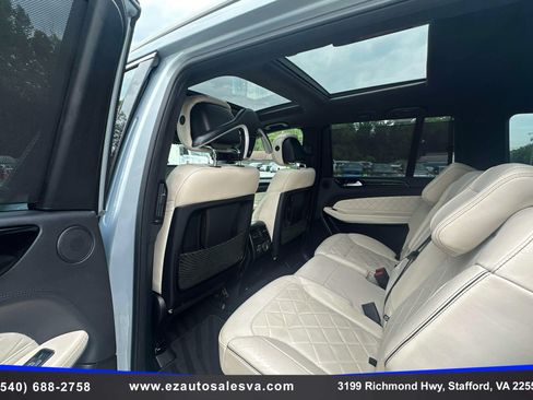 Used 2017 Mercedes-Benz GLS 550 4MATIC image 23