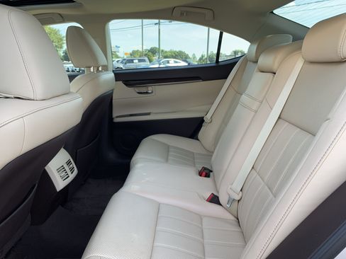 Used 2018 Lexus ES 350 w/ Luxury Package w/Wood Trim FWD image 31
