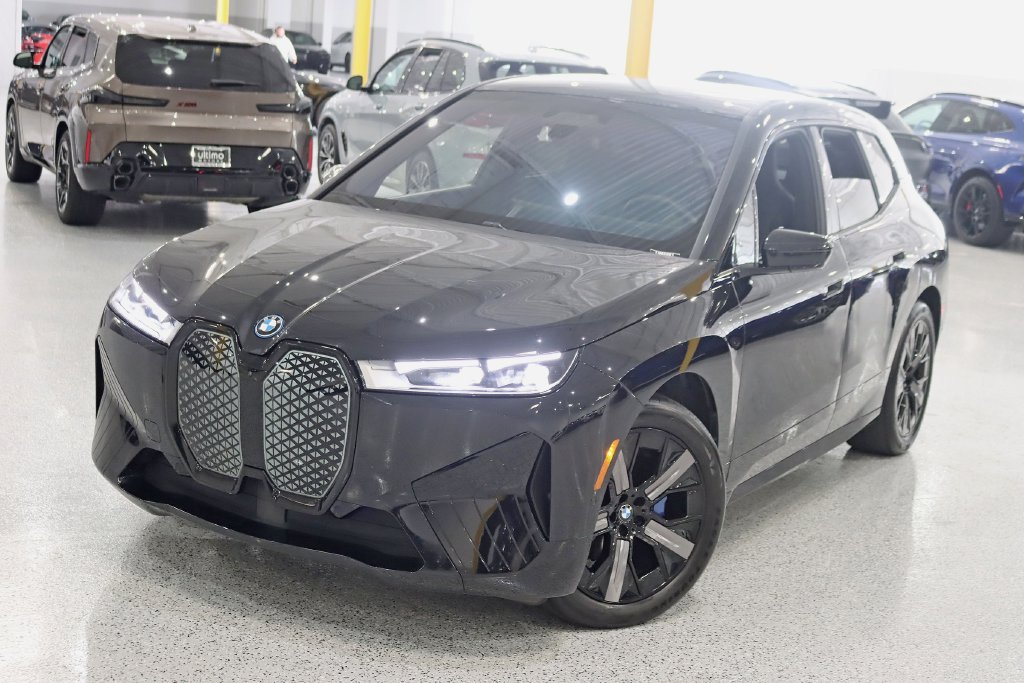 Used 2025 BMW iX xDrive50 w/ Premium Package AWD/4WD image 5