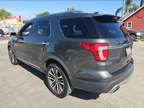 Used 2017 Ford Explorer Platinum AWD/4WD image 3