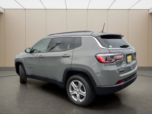 Used 2023 Jeep Compass Latitude image 11