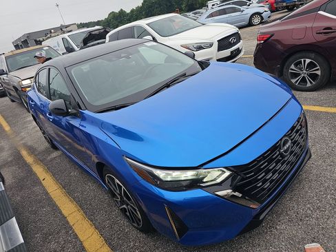 Used 2024 Nissan Sentra SR w/ SR Premium Package FWD image 2