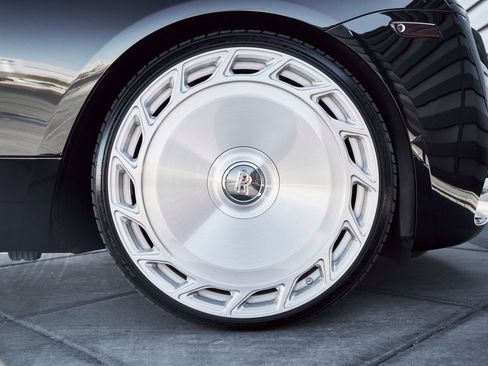 Used 2015 Rolls-Royce Wraith image 23