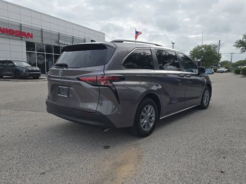 Used 2022 Toyota Sienna XLE FWD image 8