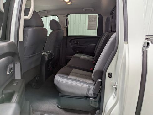 Used 2024 Nissan Titan SV w/ SV Convenience Package image 9