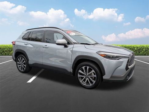 Certified 2024 Toyota Corolla Cross XLE image 2