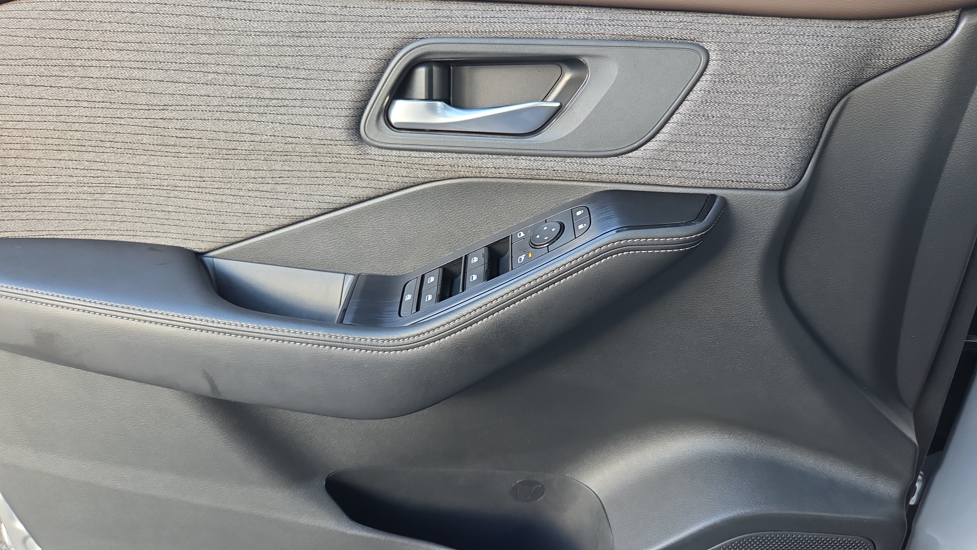 Used 2022 Nissan Rogue SV FWD image 27
