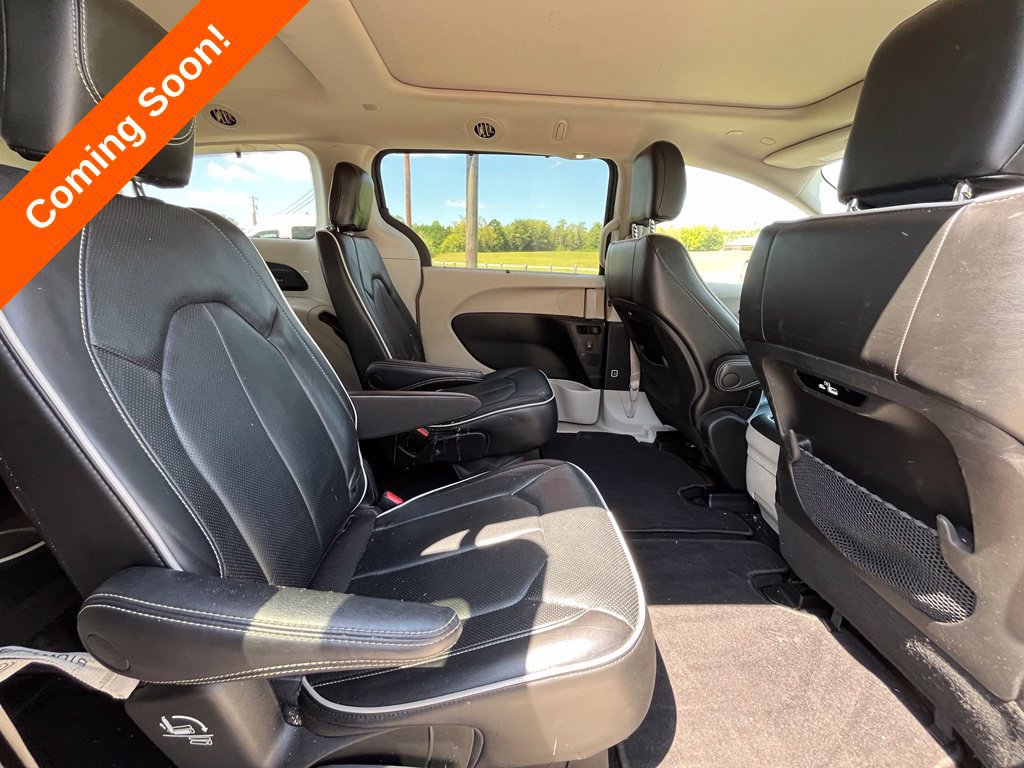 Used 2022 Chrysler Pacifica Limited FWD image 35