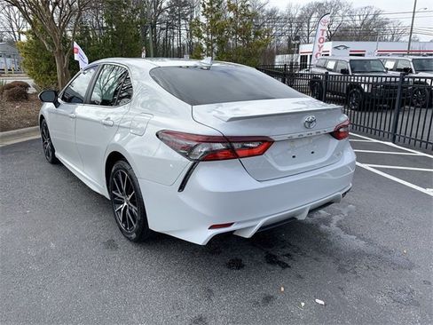 Used 2024 Toyota Camry SE image 6