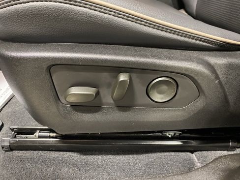 Certified 2024 GMC Canyon Denali image 19