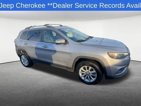 Used 2019 Jeep Cherokee Latitude w/ Popular Appearance Group image 2