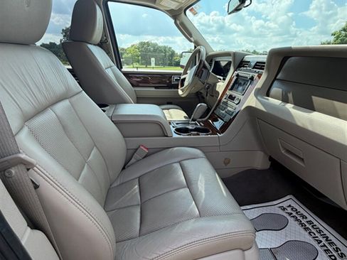 Used 2014 Lincoln Navigator 4WD image 20