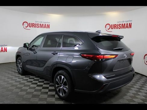 Used 2023 Toyota Highlander XLE FWD image 5