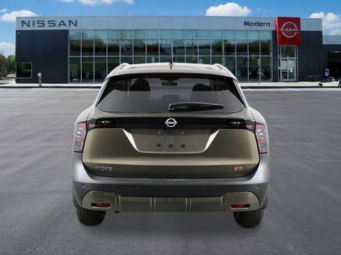 New 2026 Nissan Kicks SR w/ SR Premium Package FWD image 4