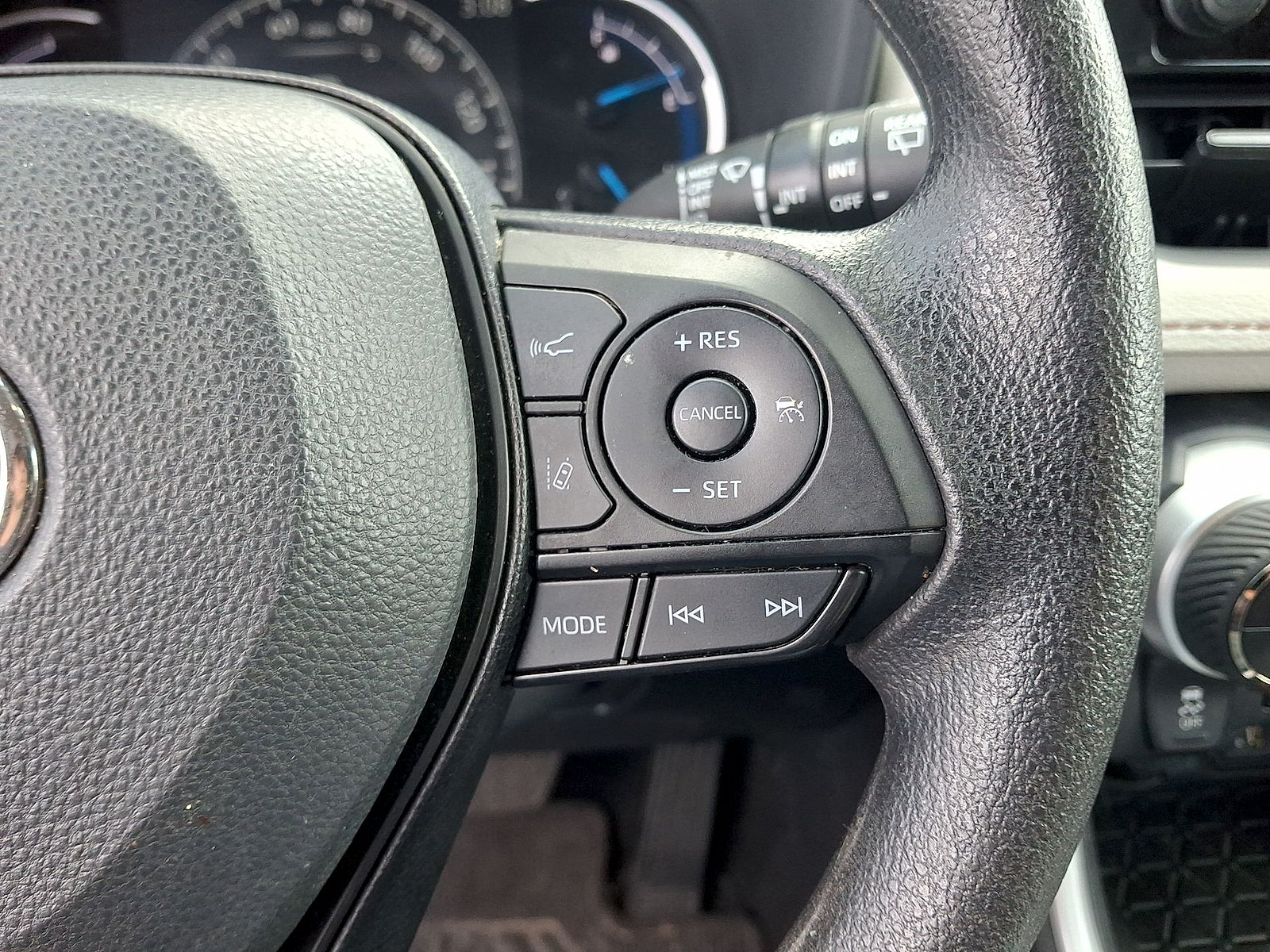 Used 2023 Toyota RAV4 XLE AWD/4WD image 18