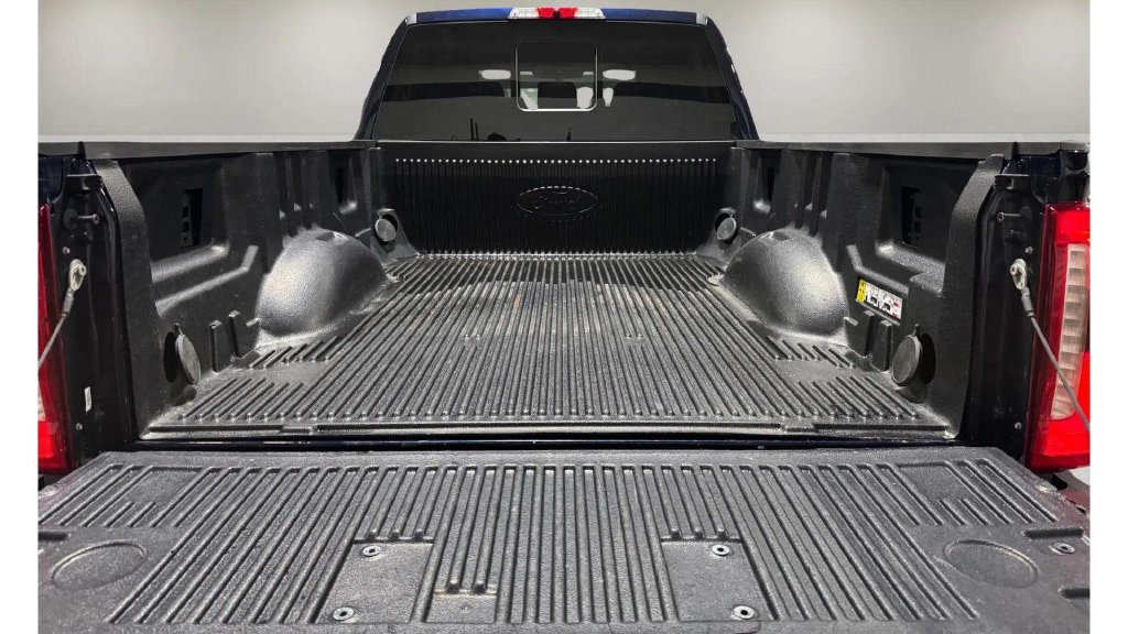 Used 2024 Ford F250 Lariat w/ Lariat Ultimate Package AWD/4WD image 29