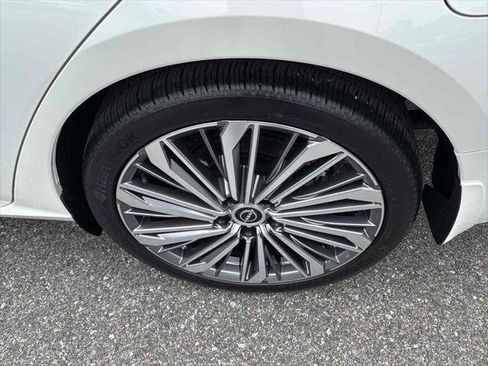 Used 2024 Nissan Altima 2.5 SL FWD image 9