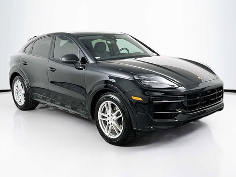Certified 2025 Porsche Cayenne image 7