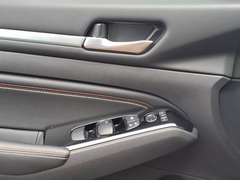 Used 2023 Nissan Altima 2.5 SR w/ SR Premium Package FWD image 23