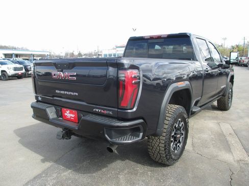 Used 2025 GMC Sierra 2500 AT4X image 7