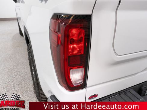 Used 2023 GMC Sierra 1500 SLE image 9