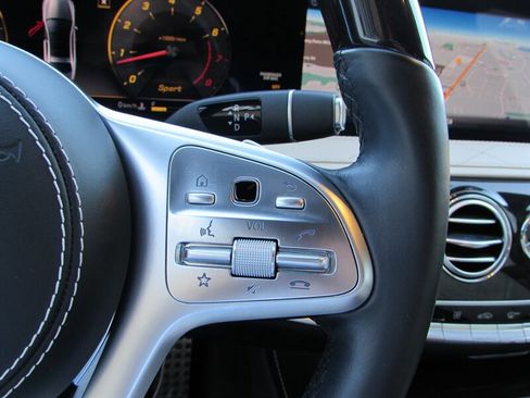 Used 2018 Mercedes-Benz S 560 4MATIC Sedan image 11