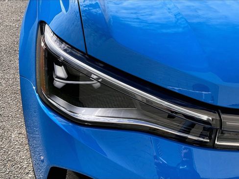 Certified 2025 Volkswagen Taos SE image 27