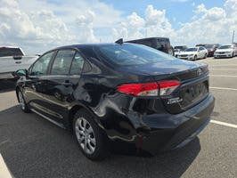 Used 2022 Toyota Corolla LE FWD image 2