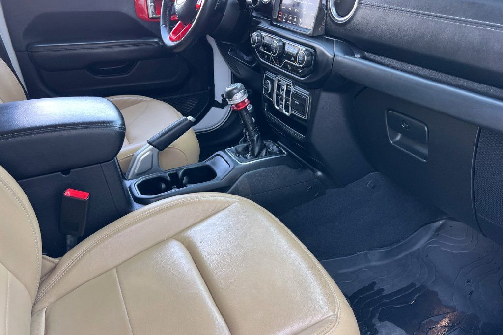 Used 2018 Jeep Wrangler Unlimited Sahara AWD/4WD image 19