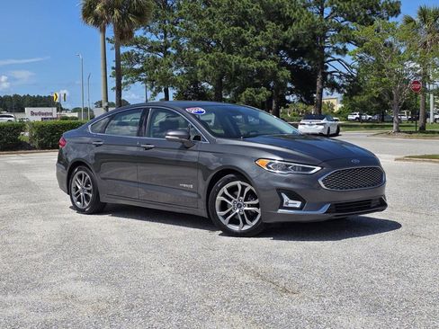 Used 2019 Ford Fusion Titanium FWD image 1