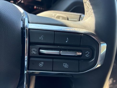 Used 2025 GMC Yukon Denali w/ Denali Reserve Package image 12