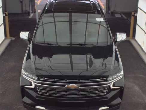 Used 2023 Chevrolet Suburban Premier w/ Advanced Technology Package RWD image 2