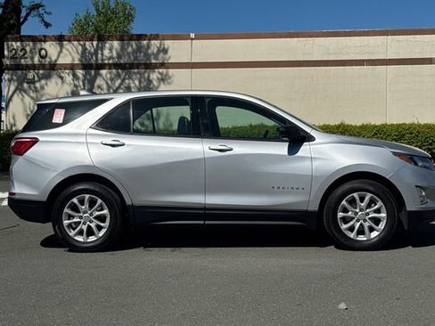 Used 2019 Chevrolet Equinox LS image 3