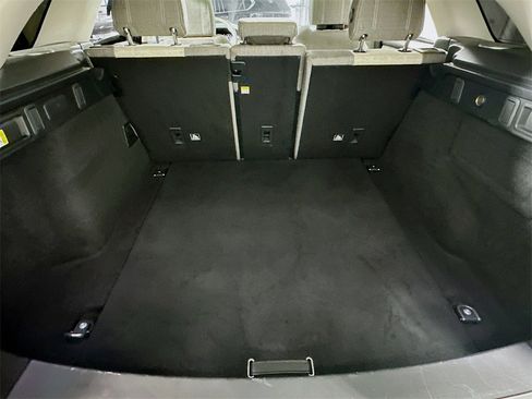 Used 2019 Land Rover Range Rover Velar R-Dynamic SE image 29