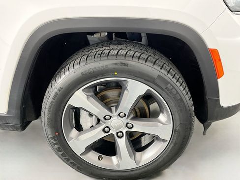 Used 2023 Jeep Grand Cherokee Limited AWD/4WD image 39