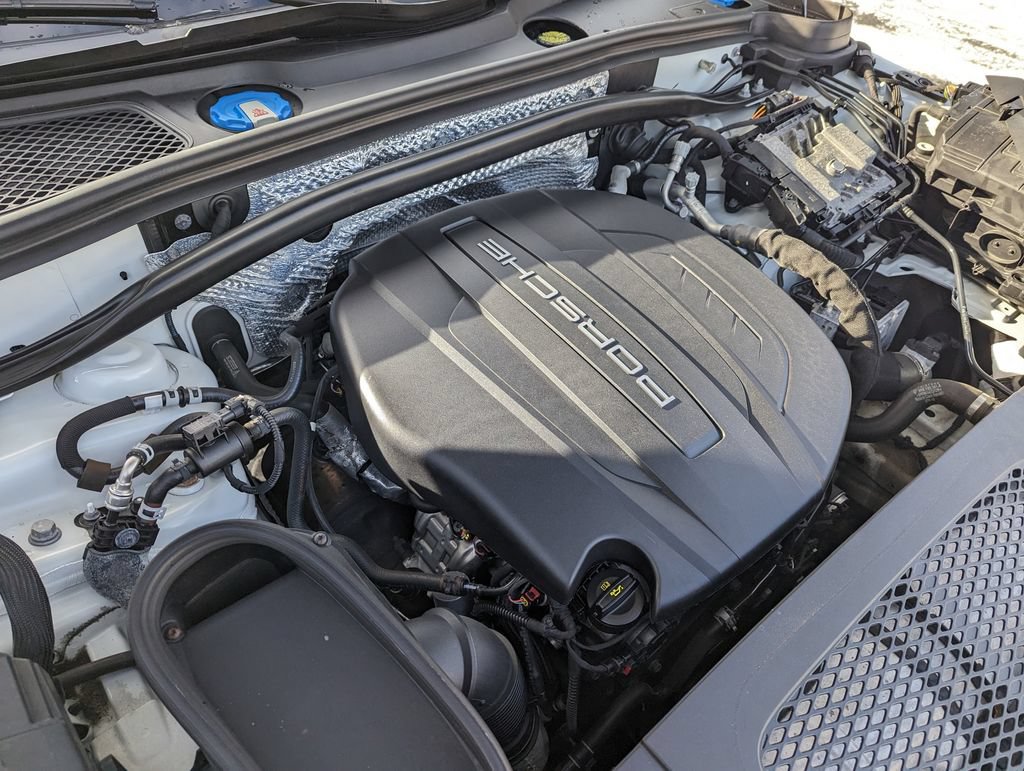 Used 2020 Porsche Macan AWD/4WD image 44