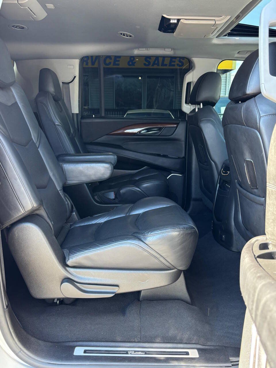 Used 2019 Cadillac Escalade ESV Luxury w/ LPO, Radiant Package AWD/4WD image 19