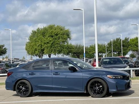 Used 2025 Honda Civic Sport image 3