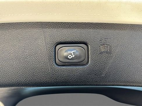 Used 2023 Ford Edge SEL w/ Convenience Package image 32