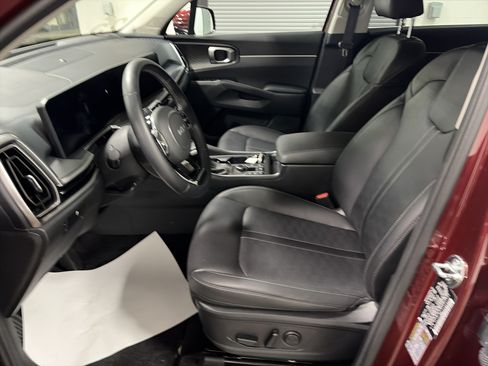 Used 2025 Kia Sorento S AWD/4WD image 17