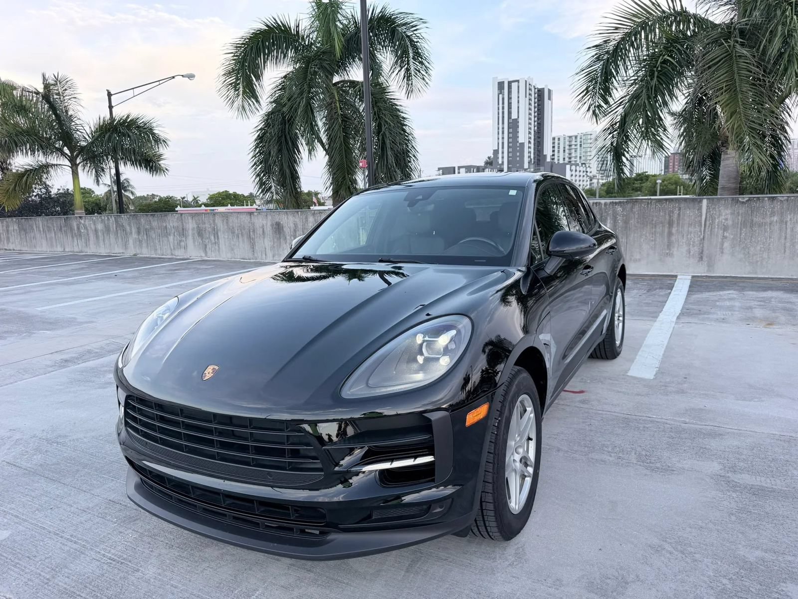 Used 2020 Porsche Macan AWD/4WD image 1